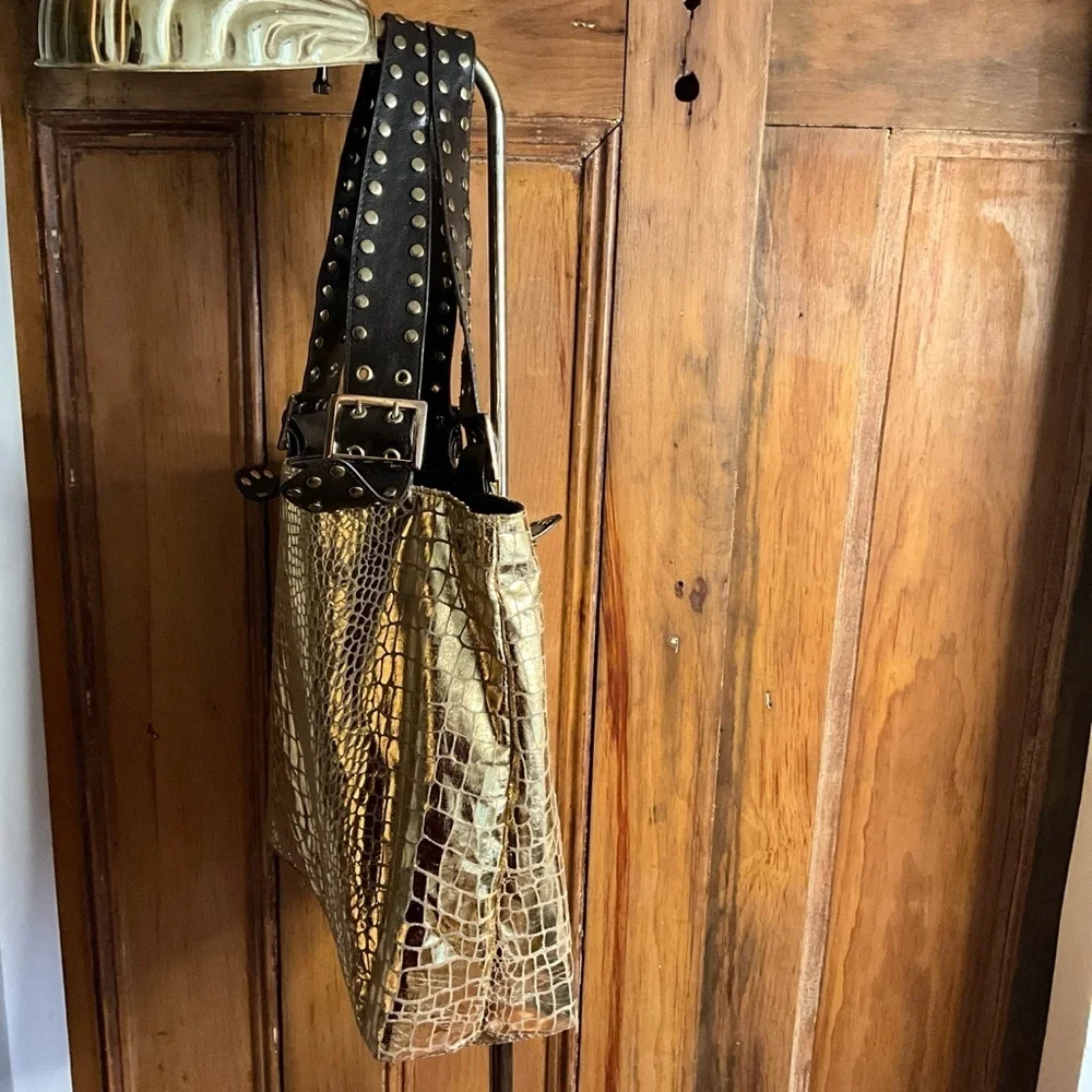 Gold faux snake skin studded bucket strap - Picture 4 of 5